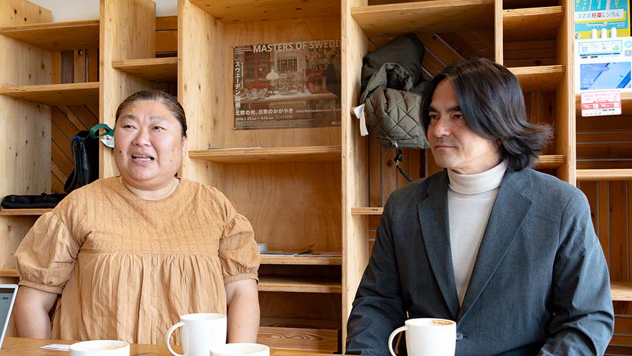 ナマステ飯能実行委員会代表 緒方いずみ氏（左）と（株）ムーミン物語 野村洋之氏（右）