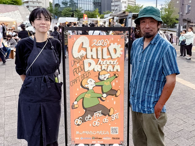 イベントの空間装飾を手がけたキャンドルアーティストの森本恵さんと、流木アーティストの流木MARUさん